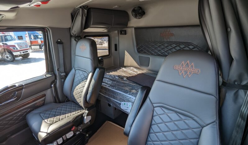 HX620 2024 sleeper low roof full