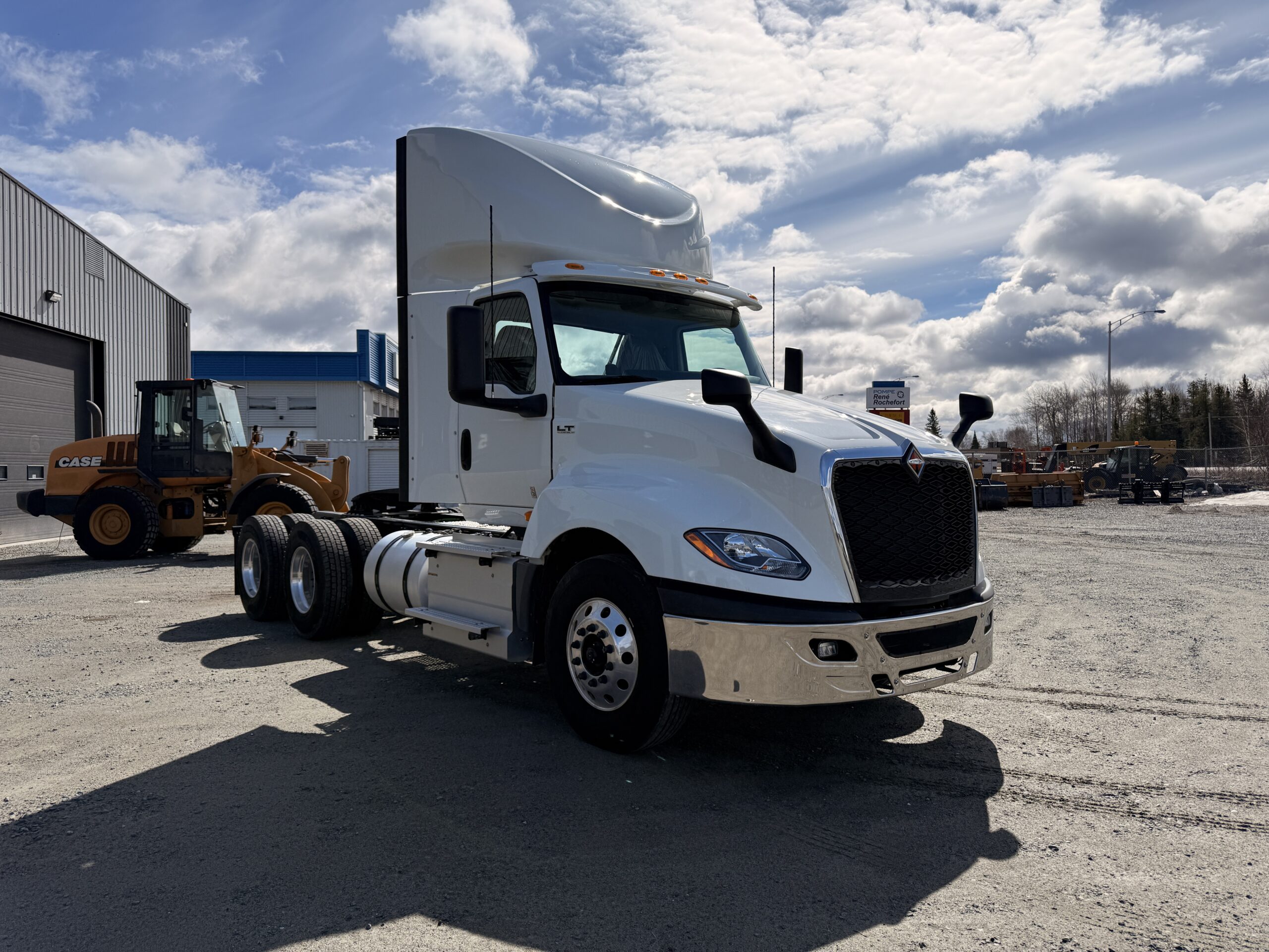 2027 INTERNATIONAL LT625 DAYCAB VN075405