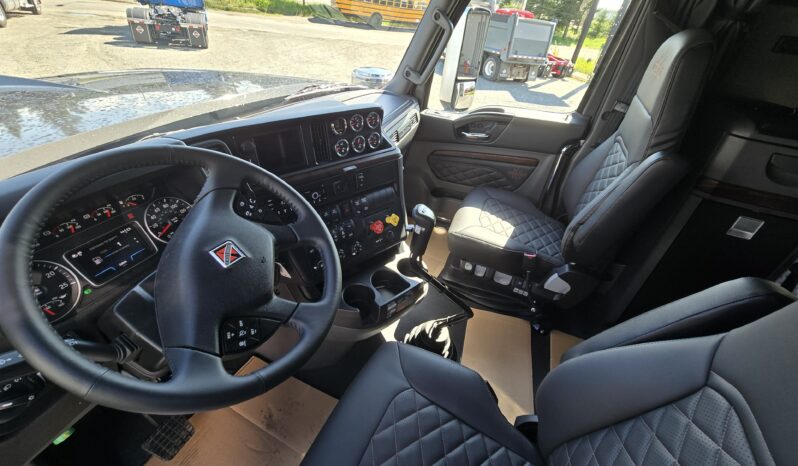 2027 INTERNATIONAL HX520 6X4 VN366576 full