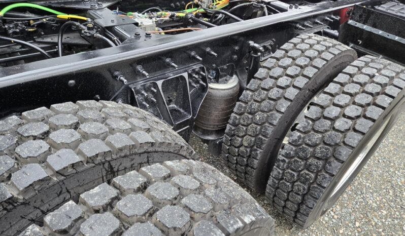 HV615 2027 8X4  12 ROUES full